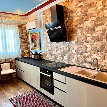 Royal Center Apartman *